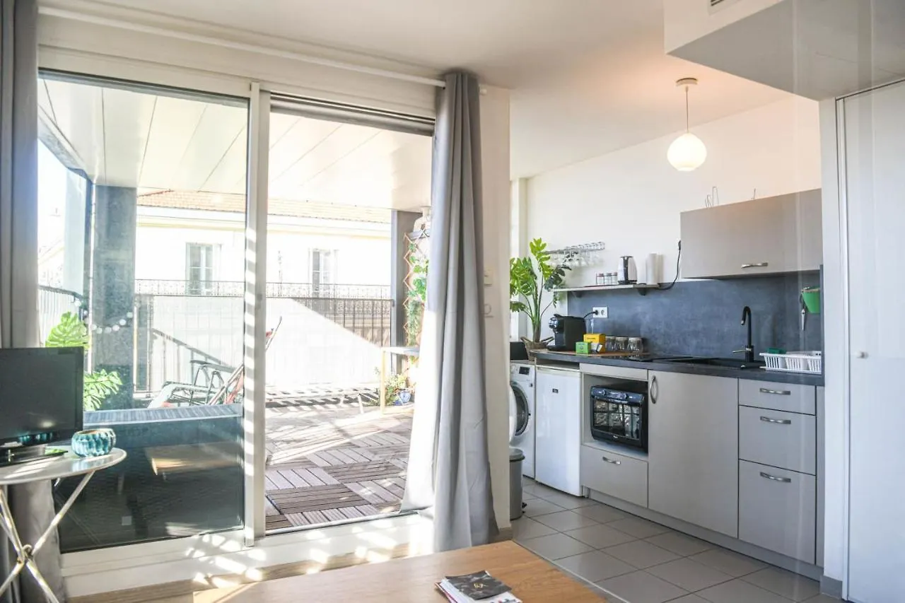 Bail Mobilite - Studio Cosy Avec Terrasse Et Vue Marseille 0*,  France